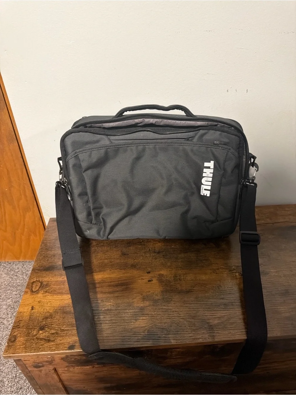 Thule Black Laptop Bag with Shoulder Strap